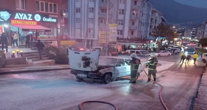 Amasya’da seyir halindeki otomobilde çıkan yangın söndürüldü