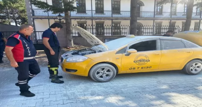 Amasya’da seyir halindeki takside çıkan yangın söndürüldü