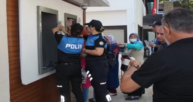 Amasya'da telefon dolandırıcılığına karşı polisten bilgilendirici broşür