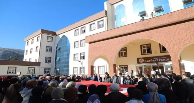 Amasya’da üniversite öğrencileri şehitleri andı, terörü lanetledi