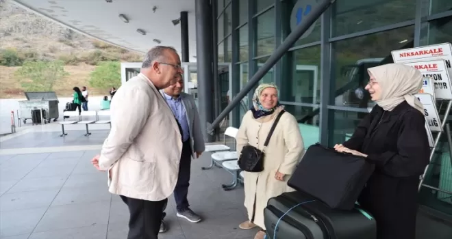 Amasya Üniversitesi Rektörü Turabi, öğrencileri otogarda karşıladı
