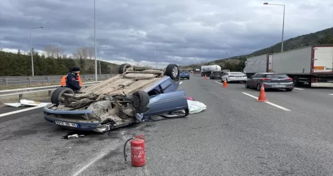 Anadolu Otoyolu’nda cip ile çarpışan otomobildeki 2 kişi yaralandı
