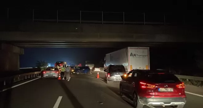 Anadolu Otoyolu’nda cip ile otomobil çarpıştı, 2 kişi yaralandı