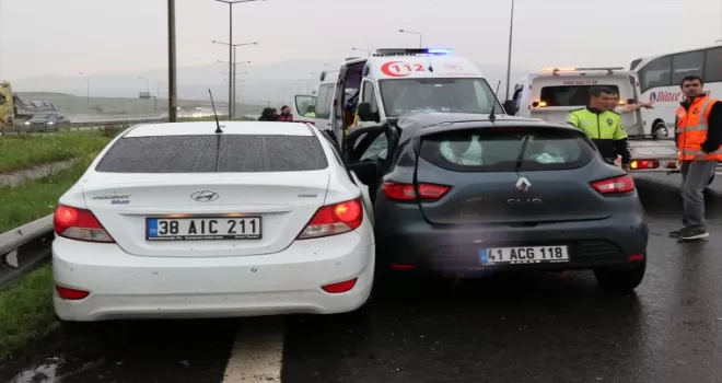 Anadolu Otoyolu’nda trafik kazasında 11 kişi yaralandı