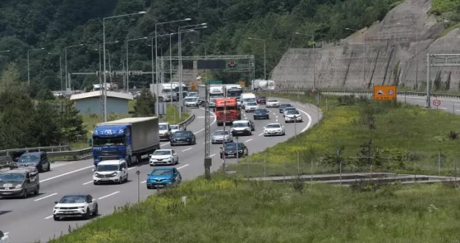 Anadolu Otoyolu’nun Bolu geçişinde bayram trafiği başladı