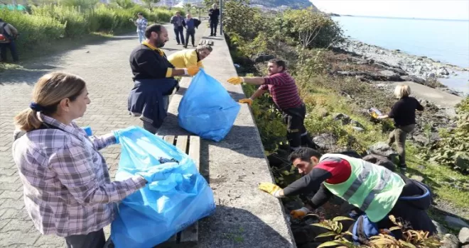 Arhavi'de çöp toplama etkinliği düzenlendi
