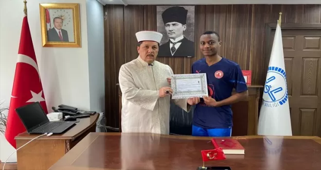 Arkadaşlarından etkilenen Gabonlu üniversite öğrencisi İslamiyet’i seçti