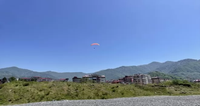 Artvin’de Engelliler Haftası kapsamında yamaç paraşütü etkinliği düzenlendi