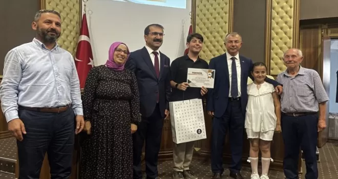 Artvin’de LGS’de başarılı olan öğrenciler ödüllendirildi