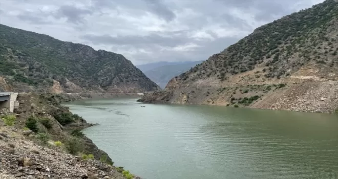 Artvin’de nehre düşerek kaybolan kamyon sürücüsü 1 aydır aranıyor