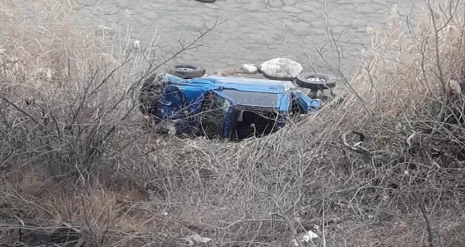 Artvin'de otomobil şarampole devrildi, 1 kişi öldü, 1 kişi yaralandı