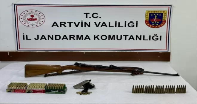 Artvin’de ruhsatsız 2 tabanca ele geçirildi