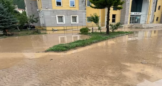 Artvin’de sağanak hayatı olumsuz etkiledi