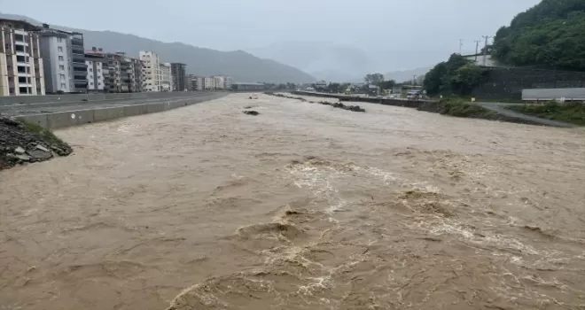 Artvin'de sağanak su baskınlarına neden oldu