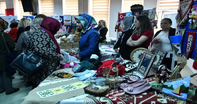 Artvin Halk Eğitim Merkezinin yıl sonu sergisi açıldı