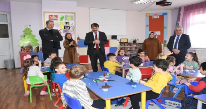 Artvin Milli Eğitim Müdürü Acar, anaokulunu ziyaret etti