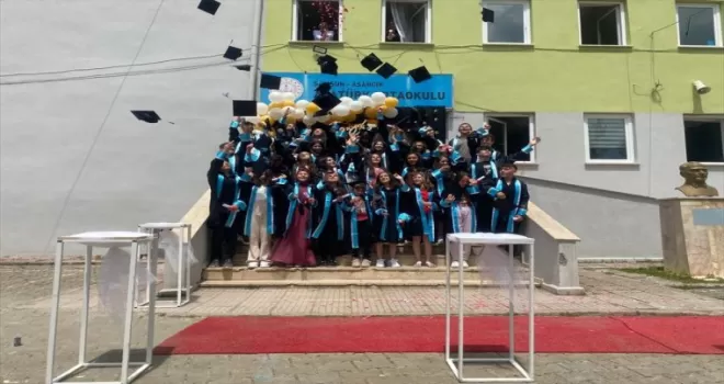 Asarcık’ta ortaokul öğrencileri mezuniyet heyecanı yaşadı