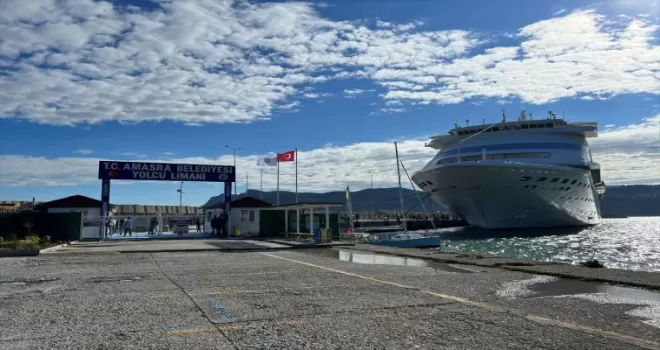 "Astoria Grande" kruvaziyeri 779 yolcusuyla ikinci kez Amasra'ya geldi