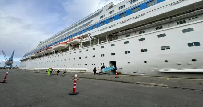 “Astoria Grande“ kruvaziyeri Trabzon Limanı’na demir attı