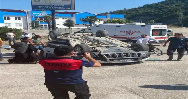 Ayancık’ta iki otomobilin çarpıştığı kazada iki kişi yaralandı