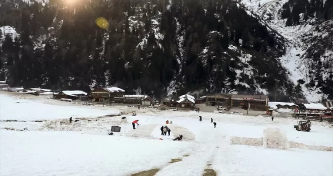 Ayder'de kar festivalinin hazırlıkları taşıma karla devam ediyor