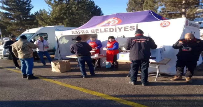 Bafra Belediyesi Elbistan’da aşevi kurdu