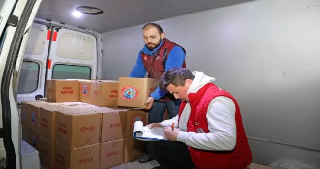 Bafra Belediyesi, ihtiyaç sahiplerine gıda kolisi ulaştırıyor
