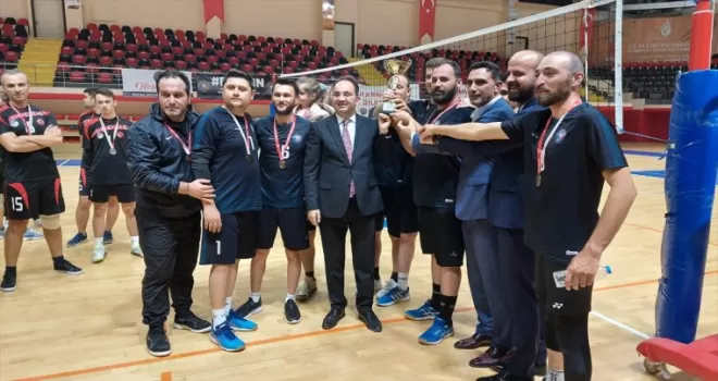 Bafra'da Cumhuriyet Kupası Voleybol Turnuvası tamamlandı