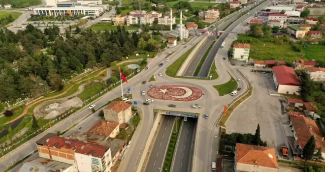 Bafra’da “Türk bayrağı“ motifli peyzaj çalışması yapıldı
