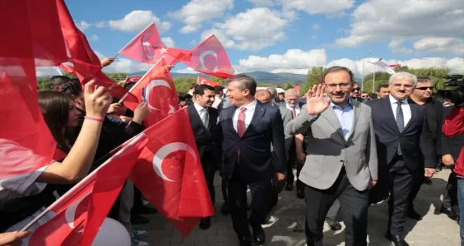 Bakan Kasapoğlu, Bolu'da olimpik yüzme havuzu açılışına katıldı:
