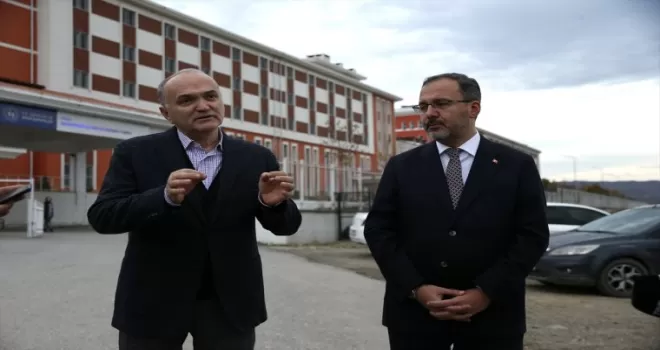 Bakan Kasapoğlu, Düzce depremiyle ilgili gazetecilere konuştu:
