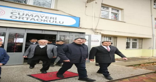 Bakan Kurum, depremden etkilenen Cumayeri'nde muhtarlarla buluştu