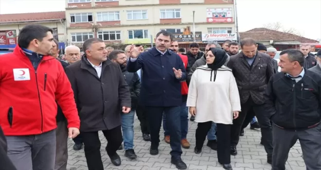 Bakan Kurum, depremin yaşandığı Düzce'de incelemelerde bulundu