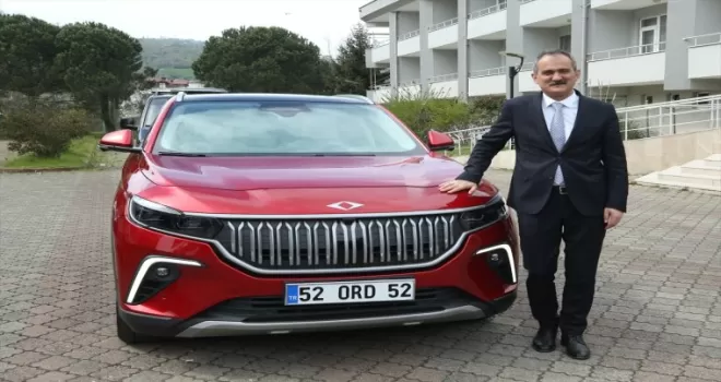 Bakan Özer, Türkiye’nin yerli otomobili Togg’u Ordulular ile buluşturdu