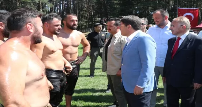 Bakan Tunç, Gerede 72. Esentepe Yağlı Güreşleri’ne katıldı:
