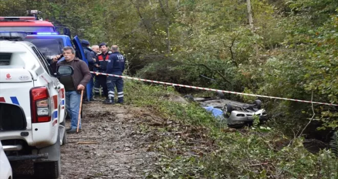 Bartın'da dere yatağına devrilen otomobilin sürücüsü öldü