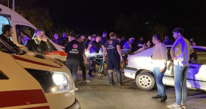 Bartın’da iki otomobilin çarpıştığı trafik kazasında 3 kişi yaralandı