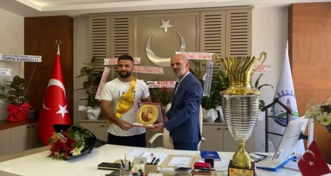 Başpehlivan Serhat Gökmen Ladik’te coşkuyla karşılandı