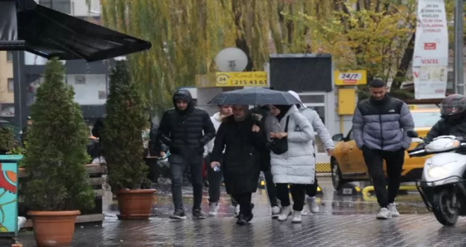 Batı Karadeniz'de sağanak ve fırtına etkili oluyor