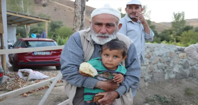 Bayburt'ta dağlık arazide kaybolan 3 yaşındaki çocuk 6 saat sonra bulundu