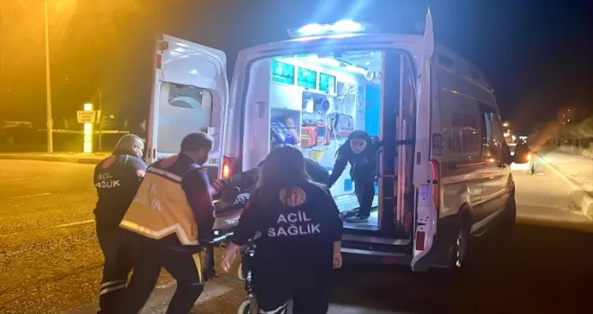 Bayburt'ta iki otomobil çarpıştı, 2 kişi yaralandı