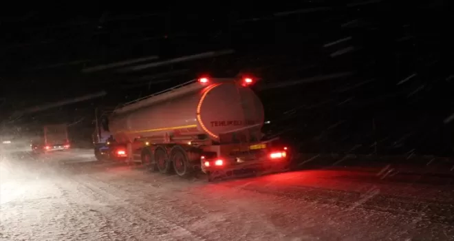 Bayburt’ta kar ve tipi ulaşımda aksamalara yol açıyor