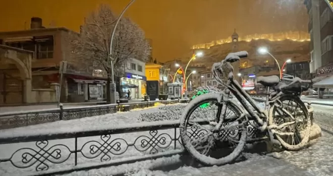 Bayburt’ta kar yağışı etkili oluyor
