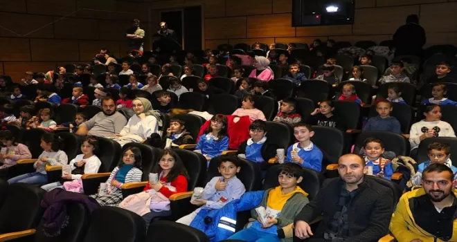 Bayburt'ta kırsalda yaşayan öğrenciler sinema keyfi yaşadı