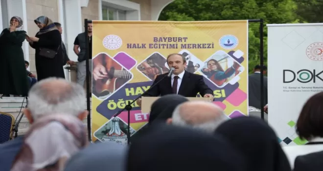 Bayburt’ta kursiyerlerin yaptığı ürünler sergilendi