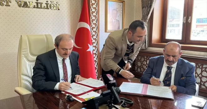 Bayburt’ta kurulacak sünger fabrikası için imzalar atıldı