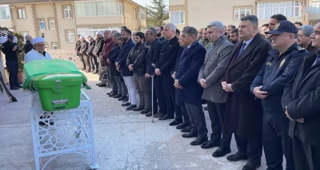 Beyin kanaması nedeniyle vefat eden gazeteci Dursun Doğan, toprağa verildi