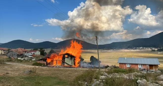 Bolu’da ahşap evde çıkan yangın söndürüldü