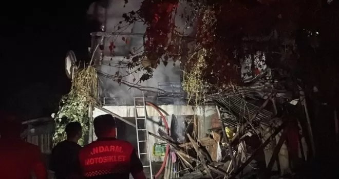 Bolu’da, çıkan yangında yayla evi kullanılamaz hale geldi
