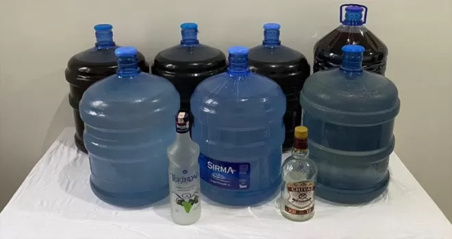 Bolu'da damacanayla kaçak içki satmaya çalışan kişi yakalandı